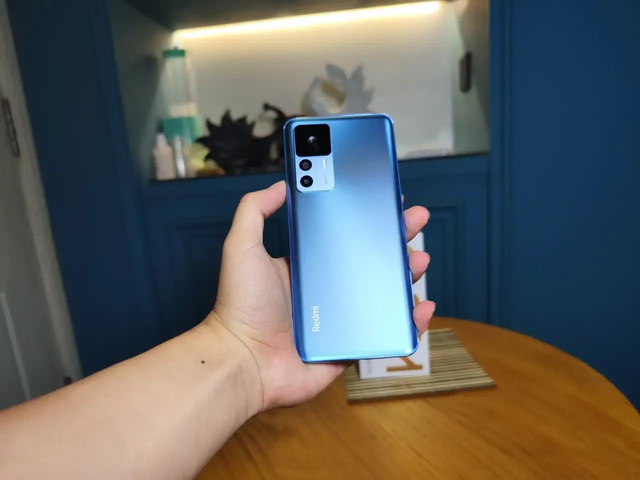 买手机到底线下店还是网上买？听完维修店老板中肯的建议后，秒懂