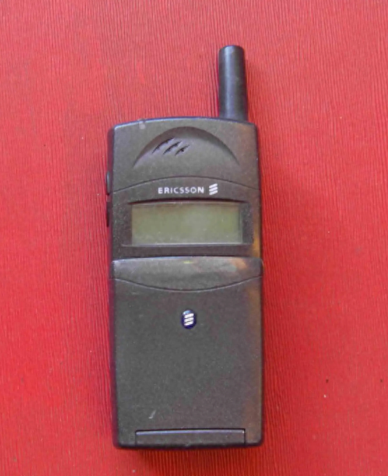 回头便知我心只有你——爱立信T18