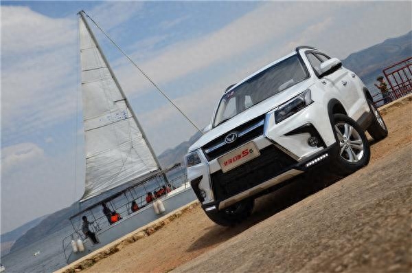 排量不大动力不弱 抚仙湖试驾北汽幻速S5