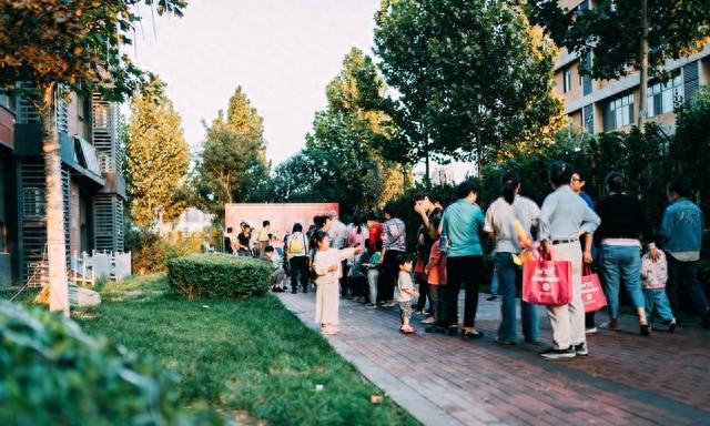 农村回收旧手机,为什么直接上门?真能提炼出黄金还是别有目的?