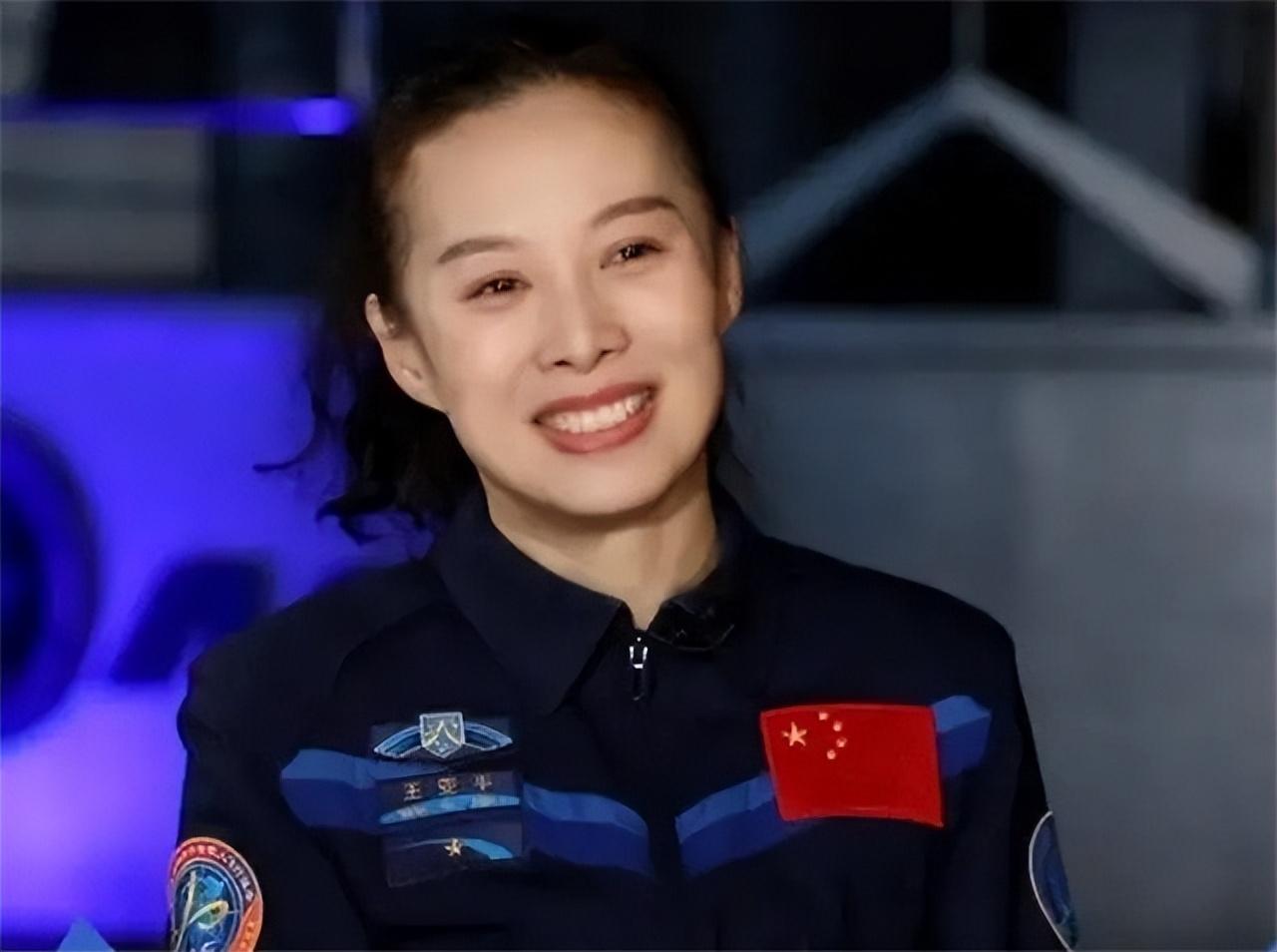 神舟13号女宇航员王亚平，出舱太空行走有多难？牺牲太大令人敬佩