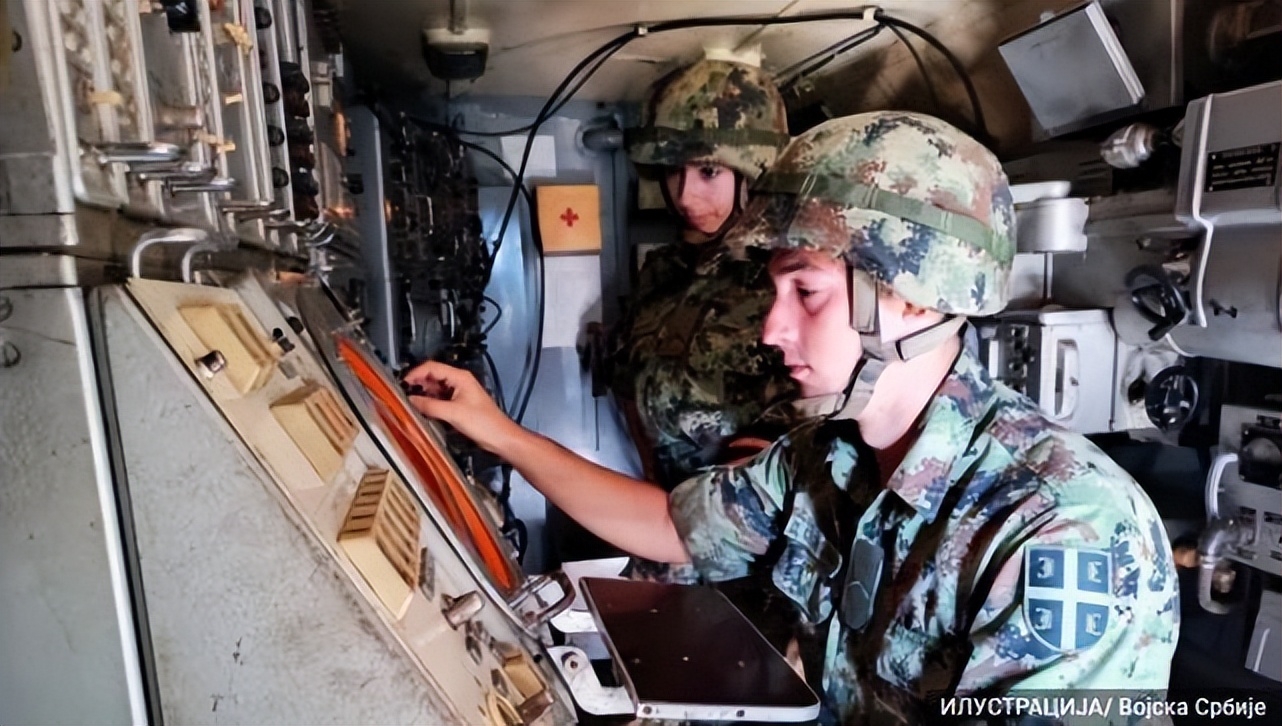 塞尔维亚称在科索沃边界附近击落一架无人机：采取电子干扰