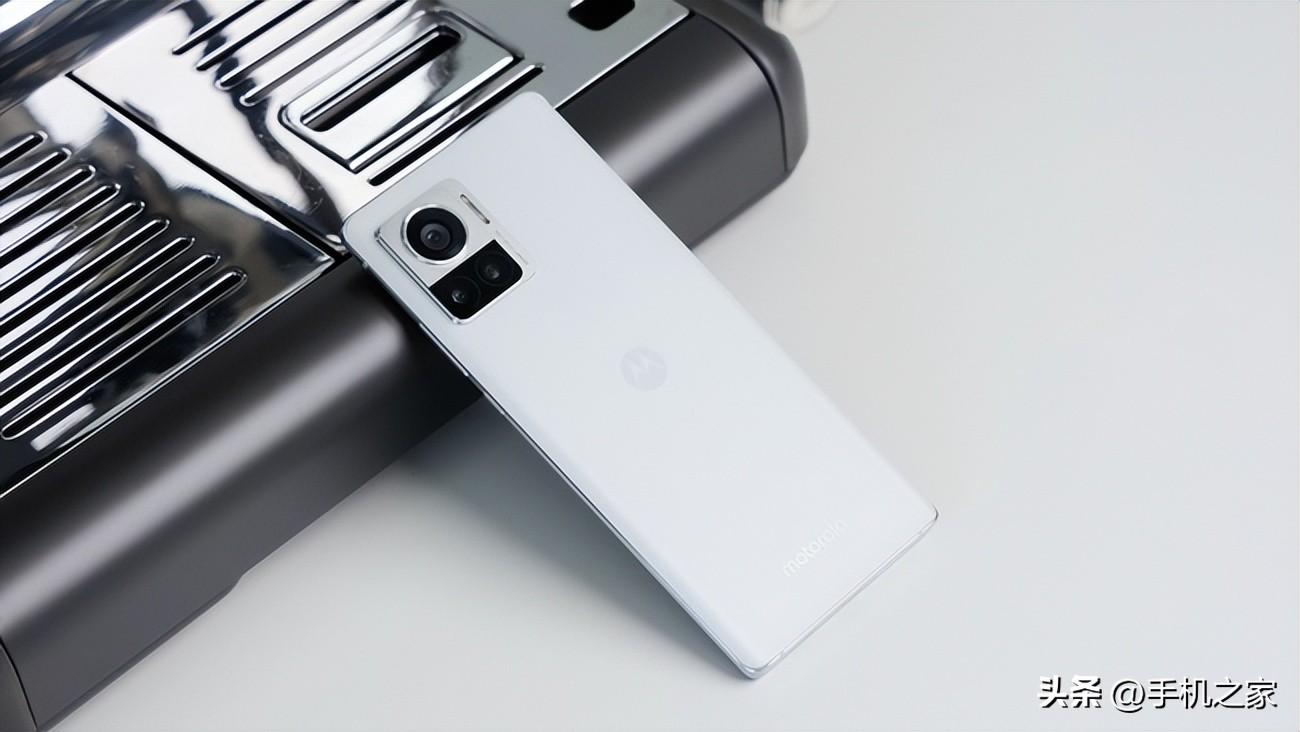 2亿像素超大底加持 勇攀超清影像新高度：moto X30 Pro评测