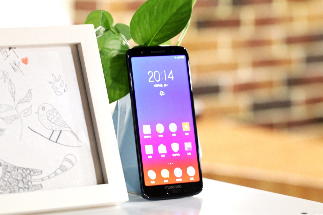 给年轻人不一样的选择，moto青柚1s评测