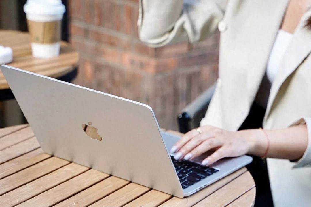 笔记本电脑尺寸指南：如何选择合适的屏幕尺寸？