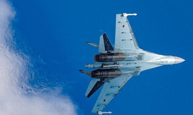 国际军事界为苏35总结出4条落伍的缺点,最大缺点就是不够隐身