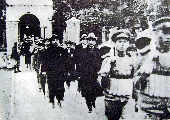 同是汤姆逊冲锋枪,型号、外观有怎样的不同