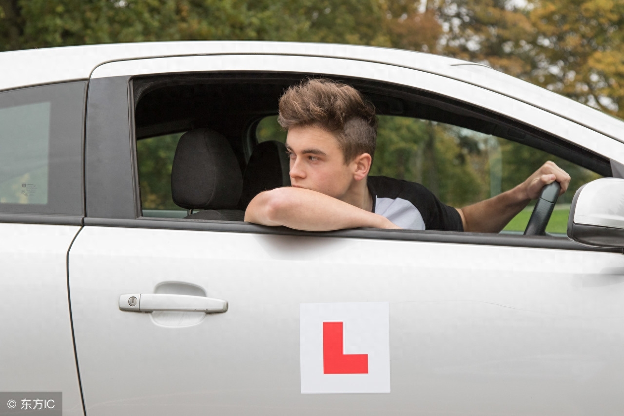 “倒车”用英语怎么说?