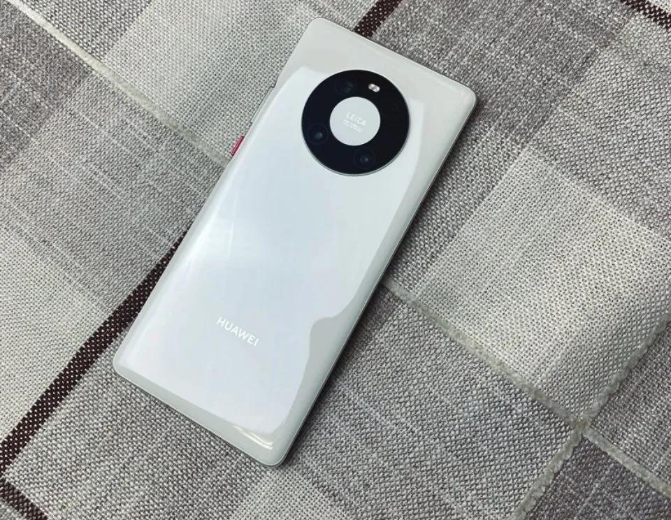 为何华为Mate40突然又火了？对比Mate40Pro后终于找到答案，懂了