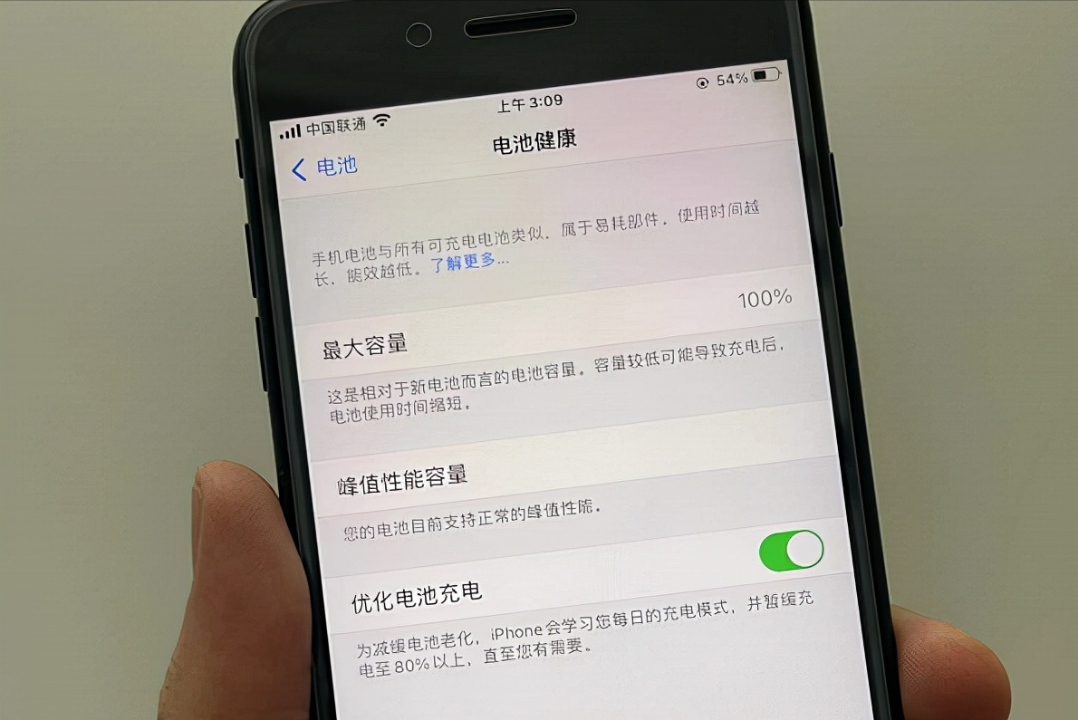 网友800入手的iPhone7Plus，声称换个电池可以再战两年