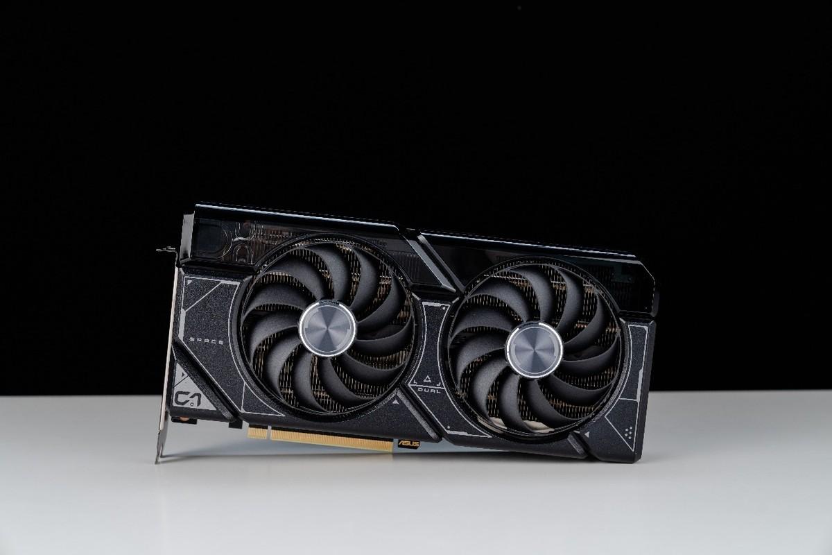 双风扇袖珍精灵，原来是稀有大杀器华硕DUAL GeForce RTX 4070 12G首发测评