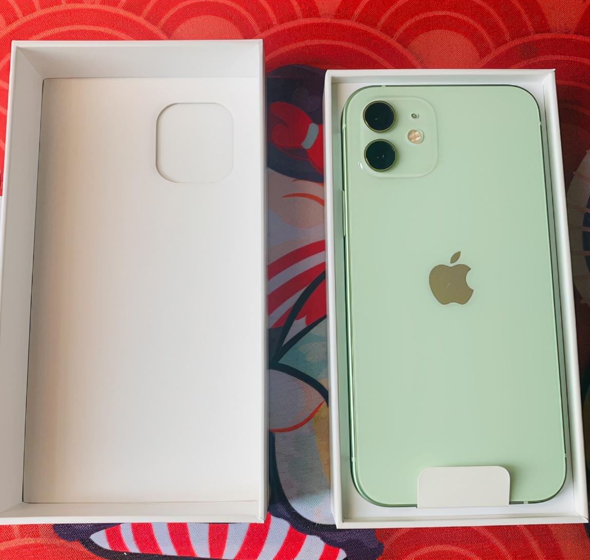 花5599买了款iPhone12，重度使用半个月后：优缺点都很明显