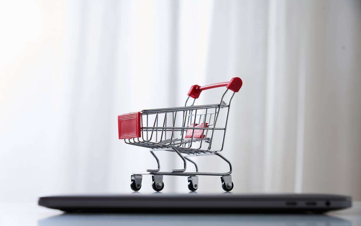 买电脑是选择该品牌的京东自营店还是天猫官方旗舰店?