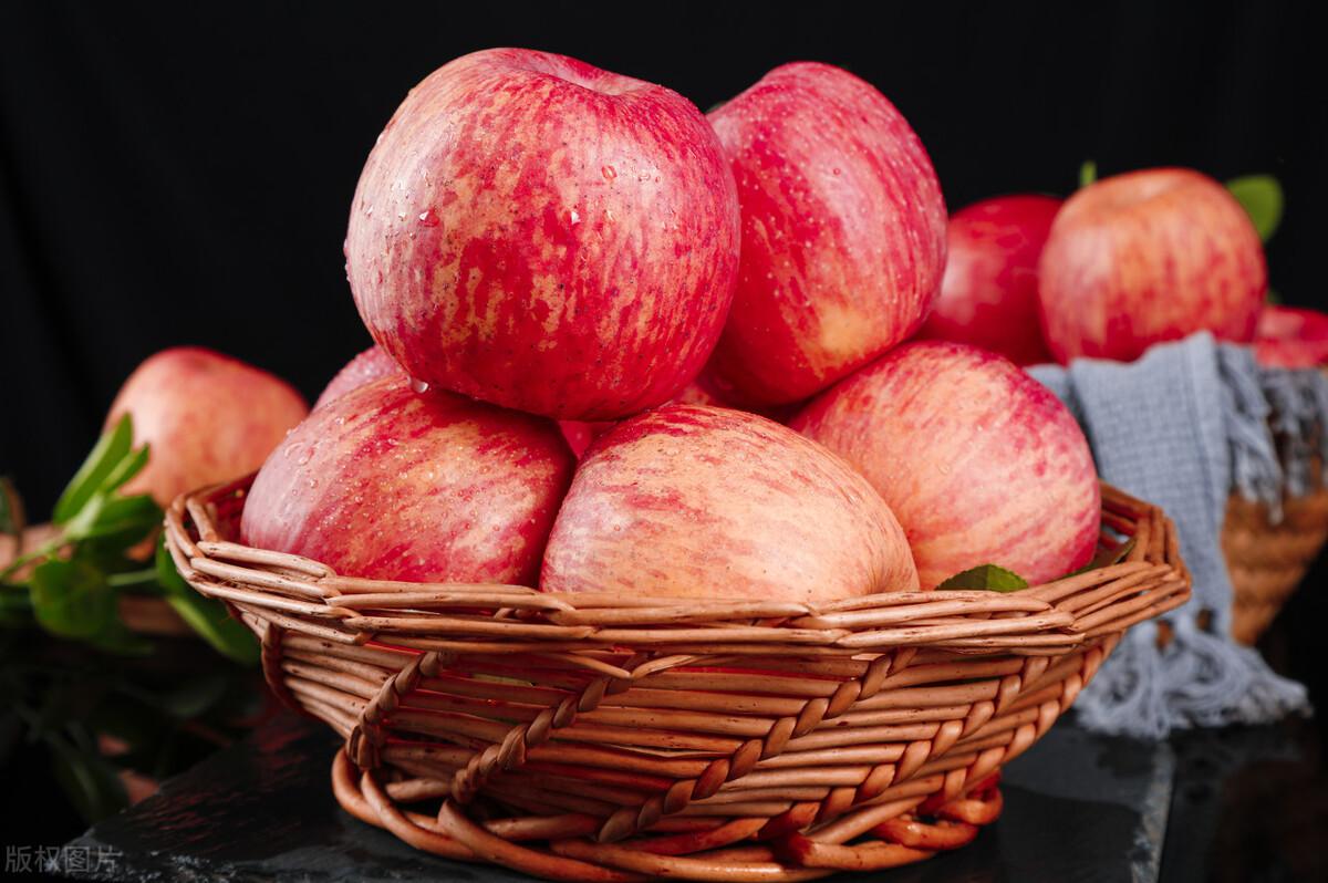 买红富士苹果,要分清“条红”和“片红”,口感差别大,别买错了