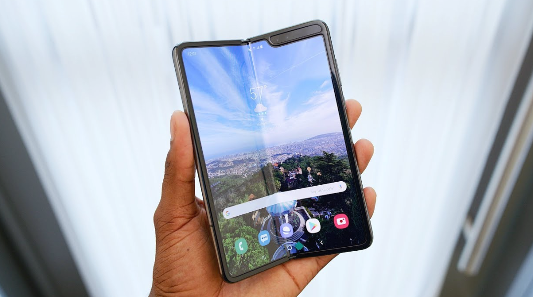 折叠式 iPhone 要来了！双尺寸、折痕可自愈