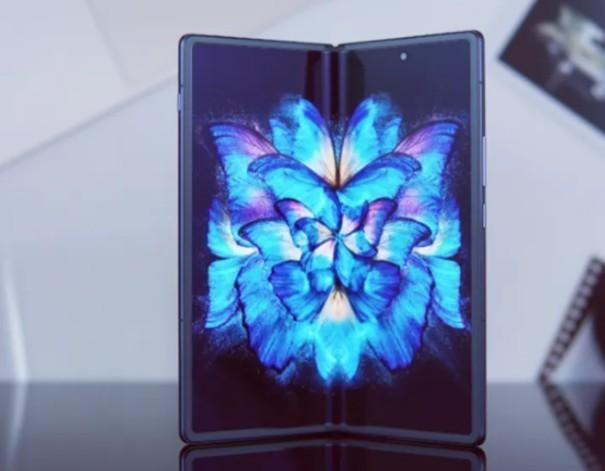 小米MIX FOLD 2新升级：屏幕规格豪华 和iPhone 13 Pro一样重