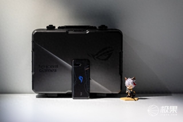 ROG游戏手机2评测：120Hz丝般顺滑，大厂游戏深度定制