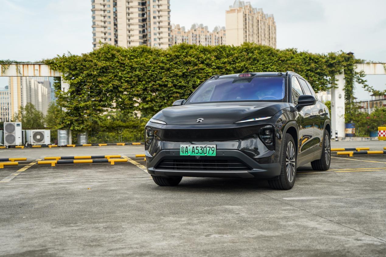 试驾蔚来ES7：高端大气！纯电大五座SUV，标配双电机+空悬
