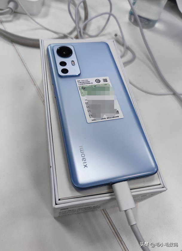 Xiaomi 12开箱测评：2022年第一台最适合年轻用户的安卓“轻”旗舰