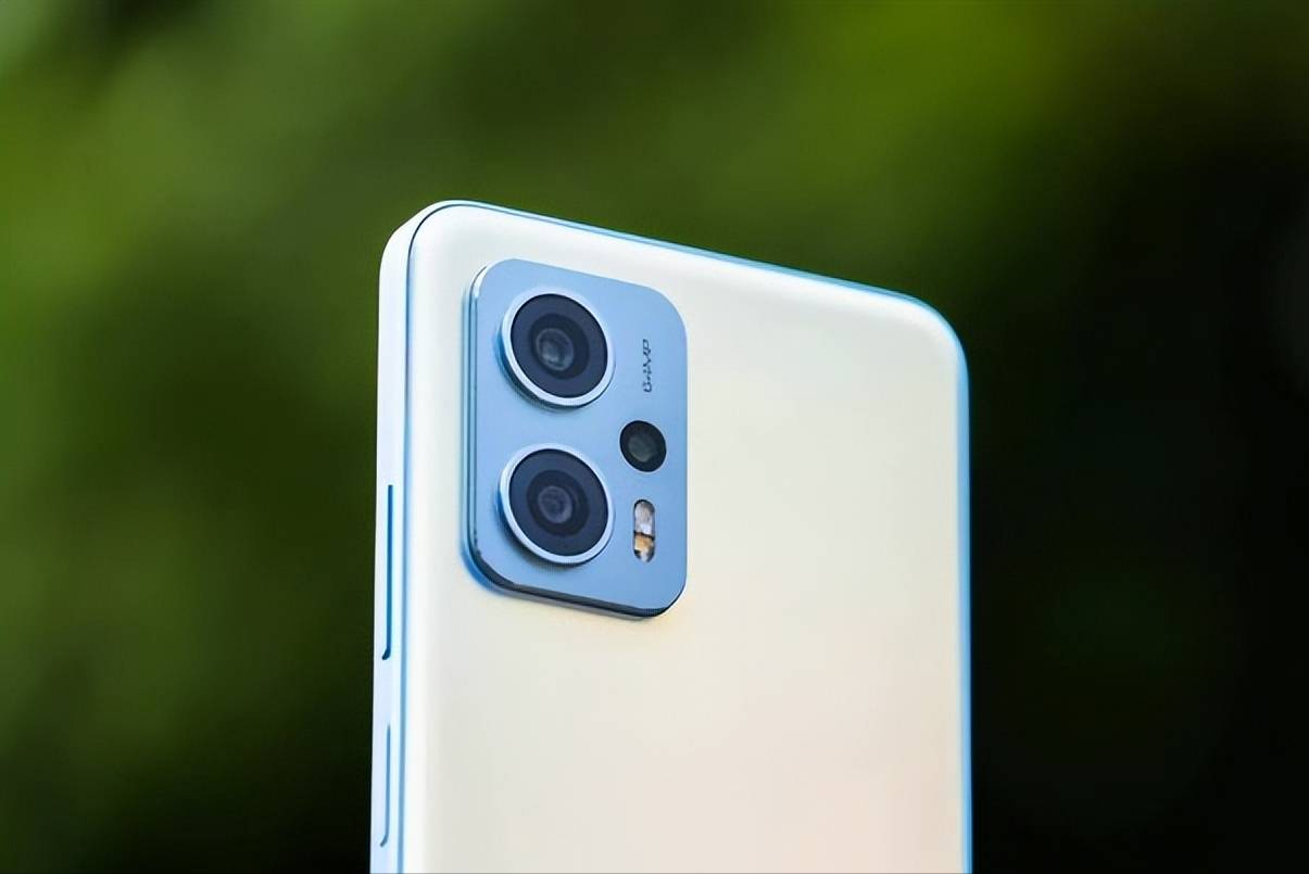 预算1500元左右,这四款手机性价比超高,其中一款还搭载鸿蒙系统