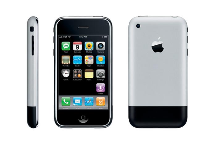 十年前的2007年，与iPhone一代同年推出的经典手机有哪几款？