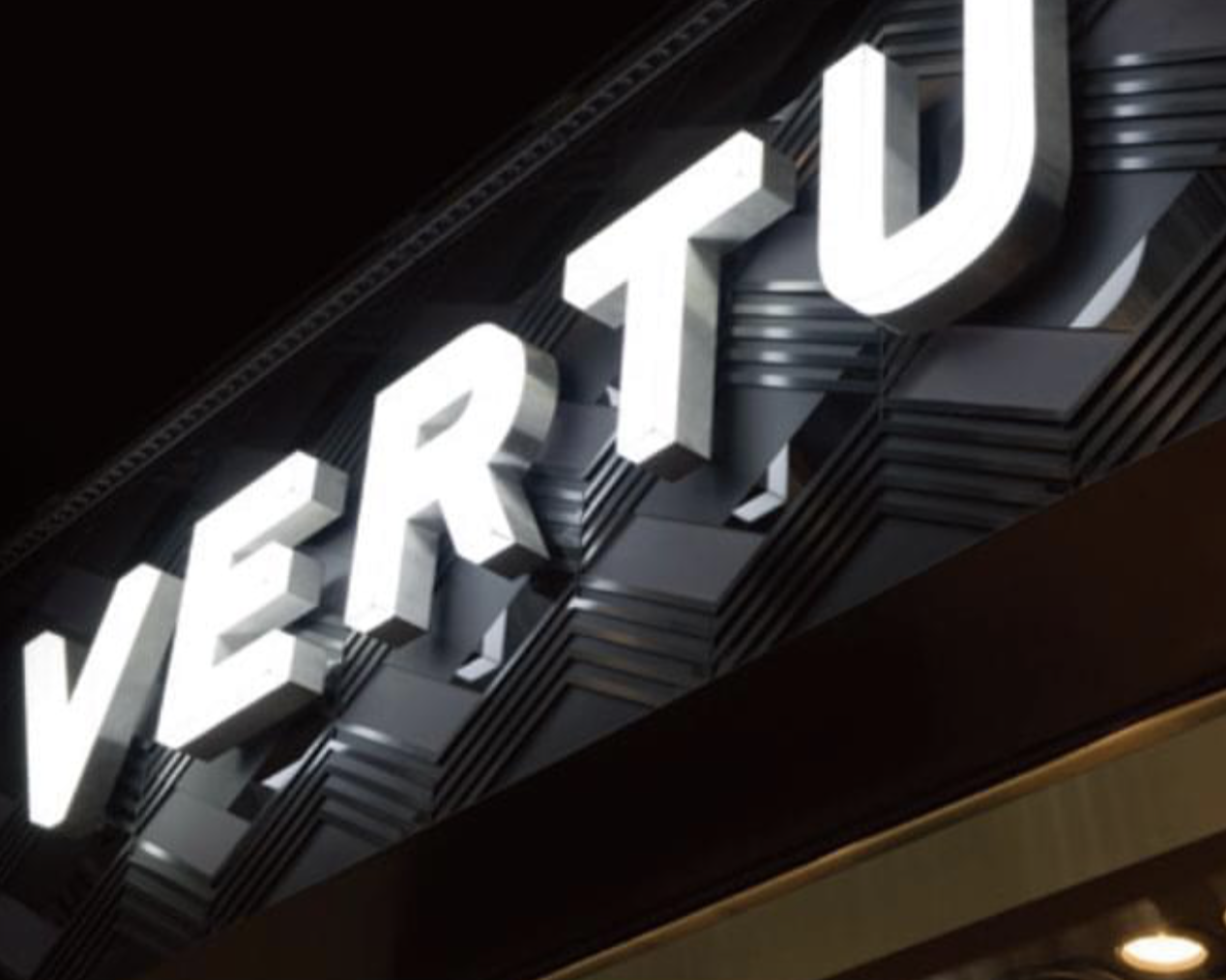 诺基亚近亲 Vertu 发新机，30 万买“落寞贵族”Web3 氛围感？