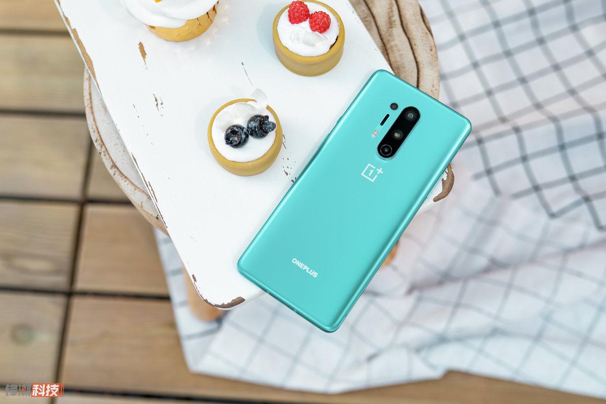 一加 8 Pro详细评测：让你一眼难忘的屏幕机皇