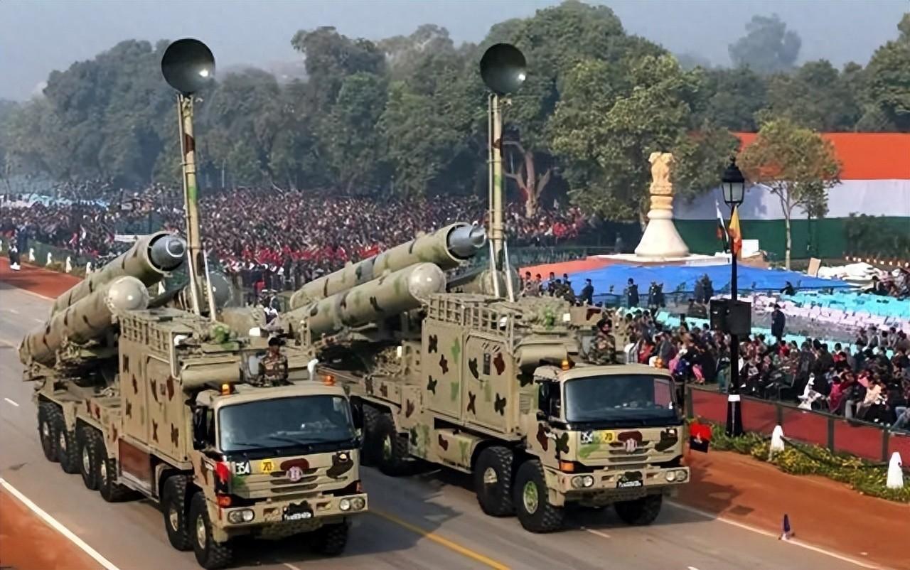 一架飞机花12亿，被大国轮着坑！为何印度还在屁颠屁颠当军火韭菜