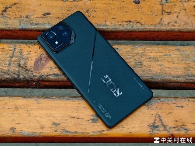 安卓旗舰跑分天花板 ROG 8 Pro游戏手机上手评测