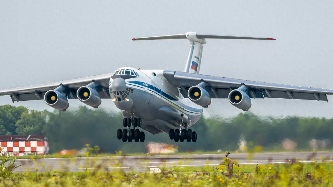 突发！乌军导弹击落俄军伊尔-76运输机，65名乌克兰战俘身亡