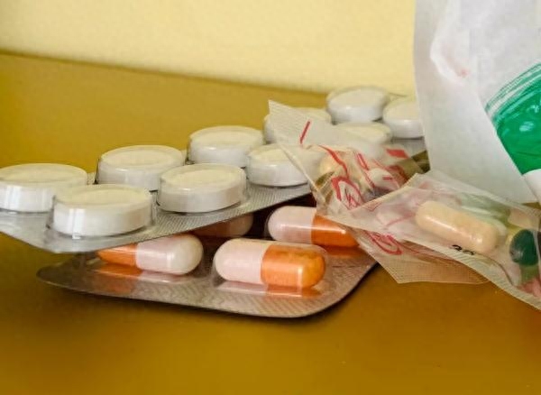 都是退烧药，布洛芬和对乙酰氨基酚有何区别？