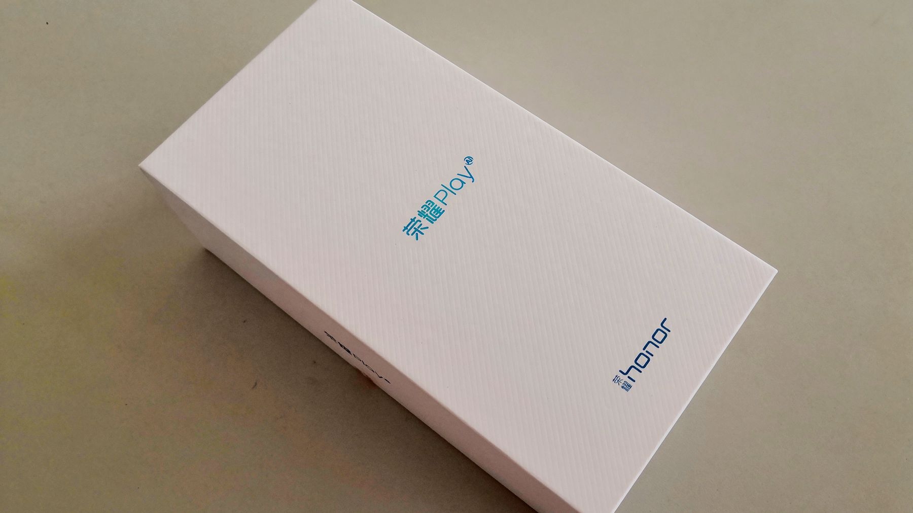 荣耀Play上手测评：金属机身回归，GPU Turbo加持下的性能提升！