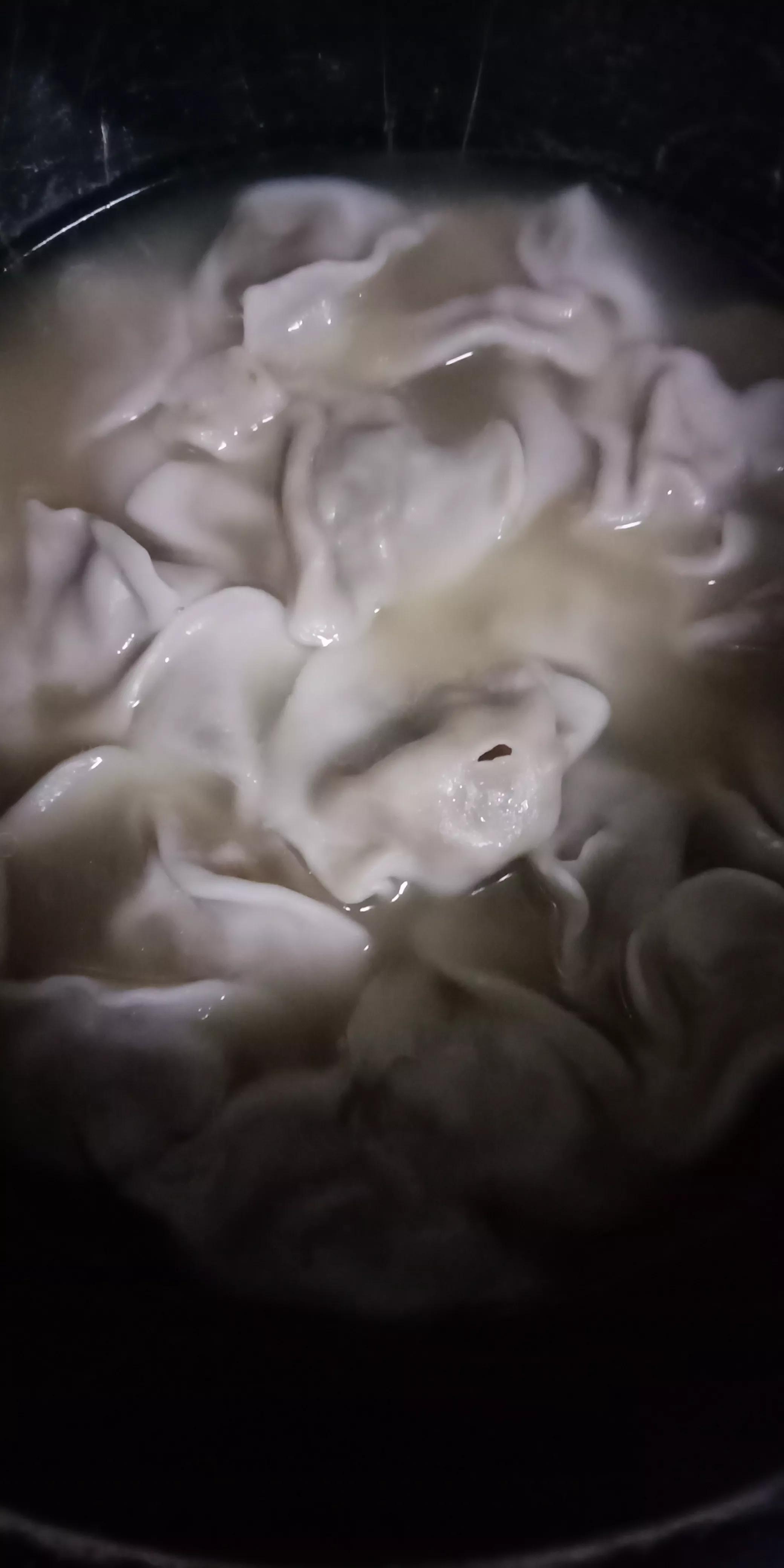 电压力锅，也一样煮饺子，省事，啥也不用管。