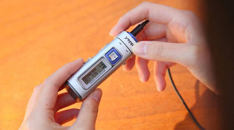 当年这台旗舰 MP3 售价超千元,却只能存储一张专辑|极客博物馆