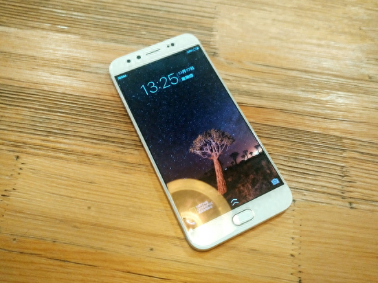 U型天线颜值出众 vivo X9评测