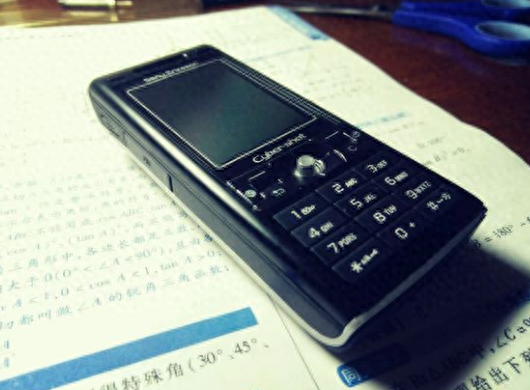 10年前的手机用起来是什么感觉？