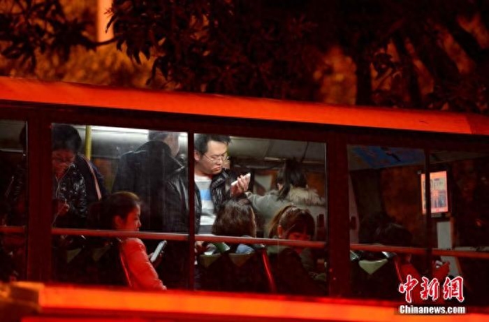 我们为何戒不掉“手机依赖”?