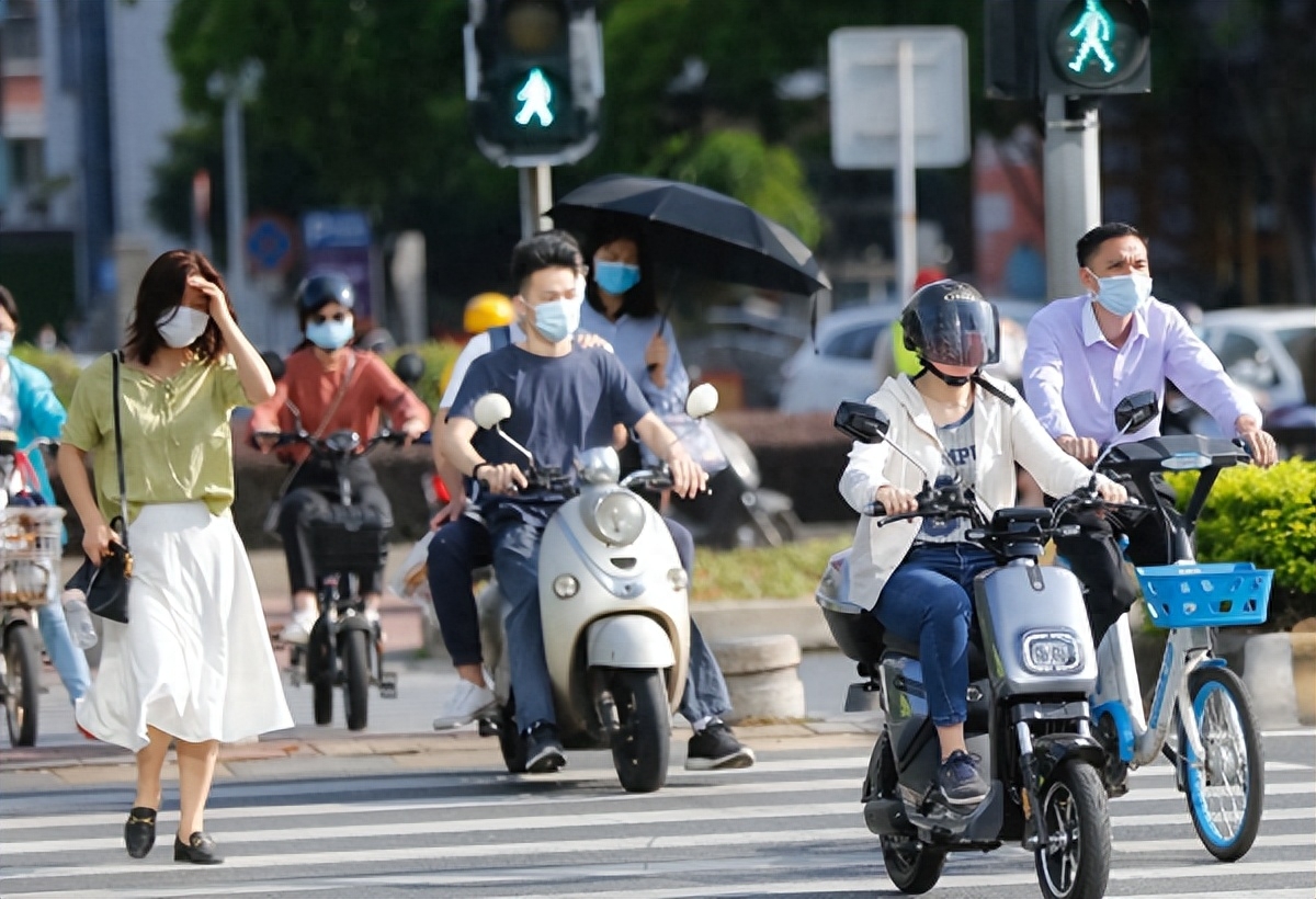 明明锂电池更耐用、续航远，为何无法取代铅酸电池？告诉你答案