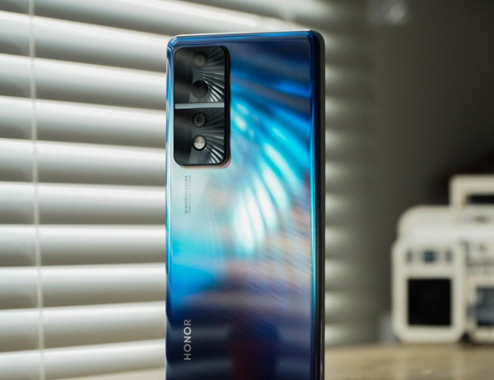 手机“用得久”，“荣耀”和“vivo”谁更合适？这4款“品控强”