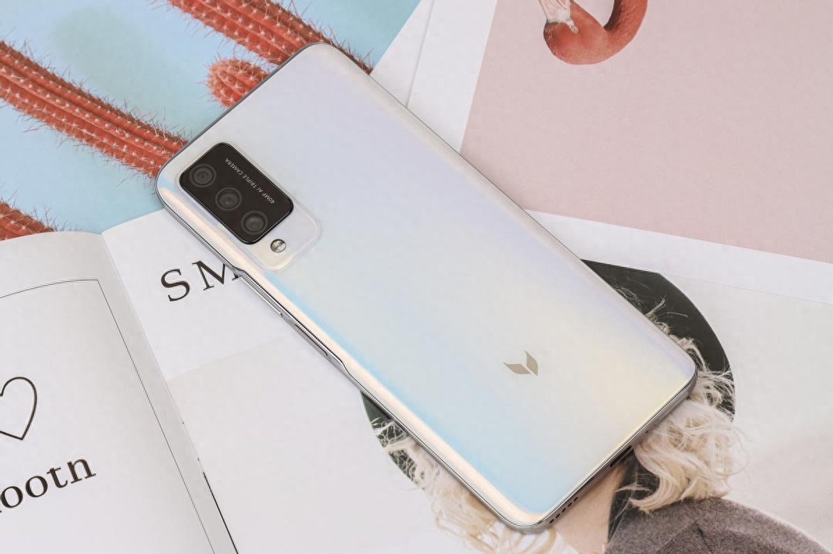 麦芒10系列详细评测:年轻人都喜欢的精致潮机