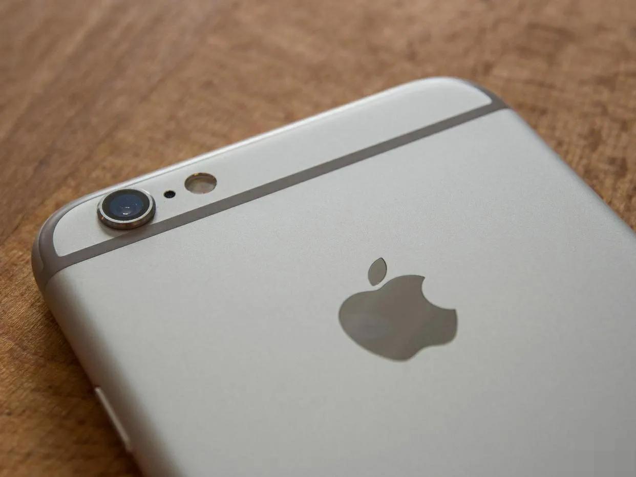 我的首款苹果手机iPhone6s，工作第一年入手的，用到2022年退休了