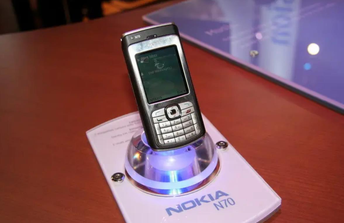 用回十七年前的诺基亚N70，瞬间治好了我的“手机成瘾症”