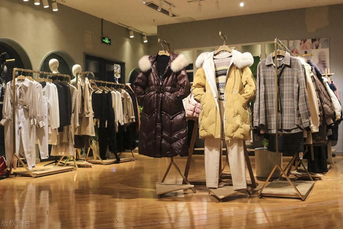 服装店充9688元送9688元苹果X再返9688