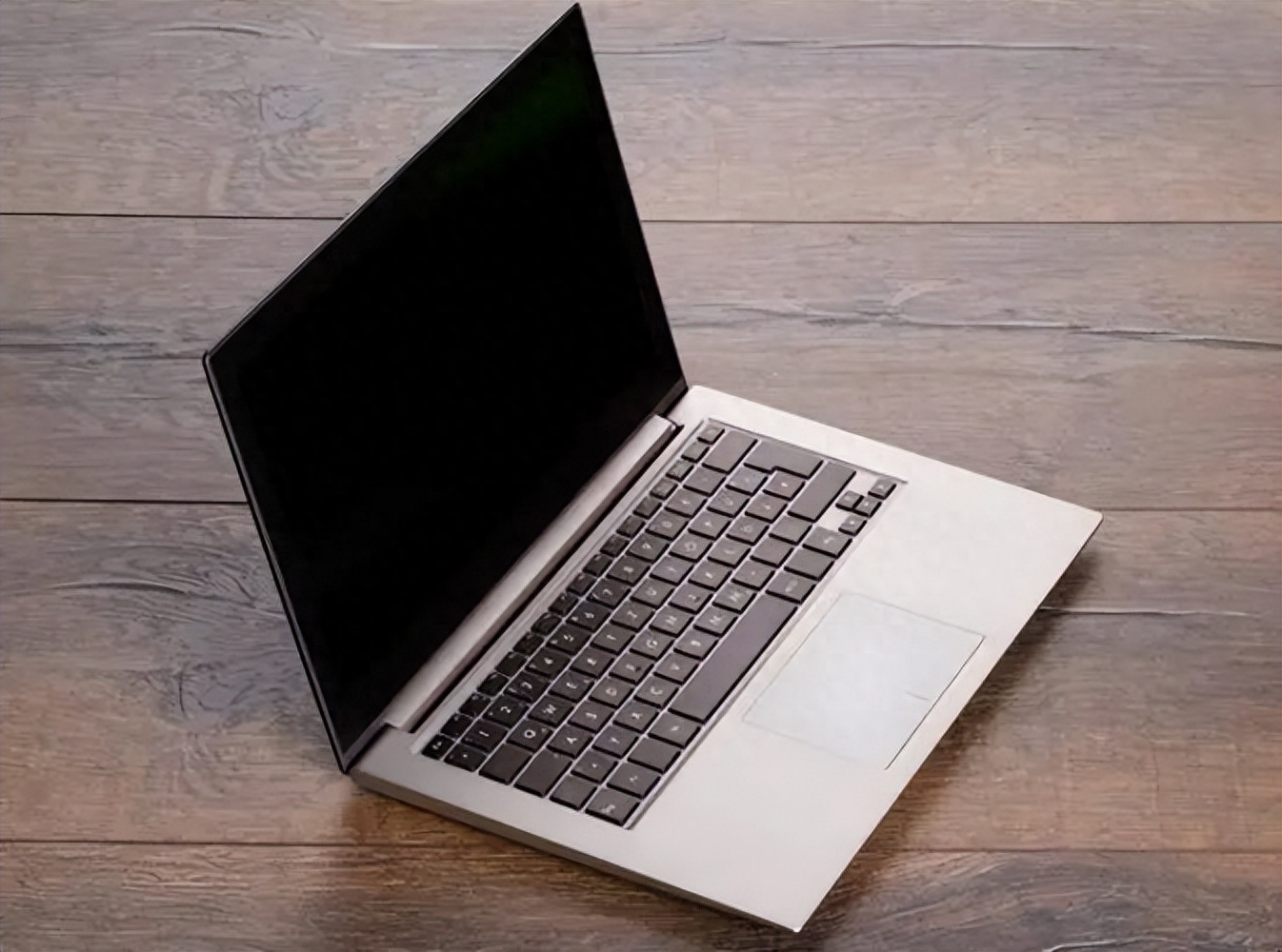 电脑死机,无法强制关机怎么办?强制关机对电脑硬件有没有影响?