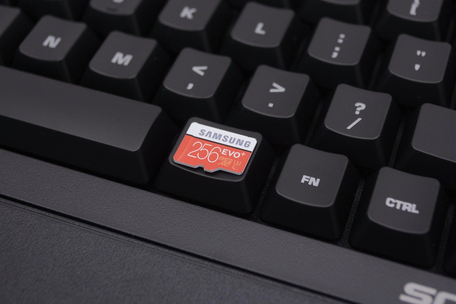 手机厂商不会告诉你这些机型不能插存储卡：买完大呼上当！