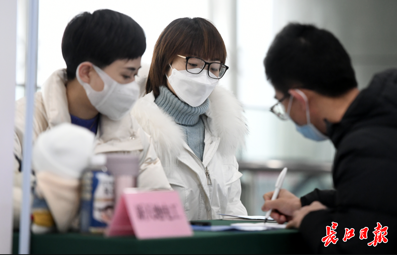 “光芯屏端网”龙头企业满产满销,技术人才纷纷“回流”武汉求职