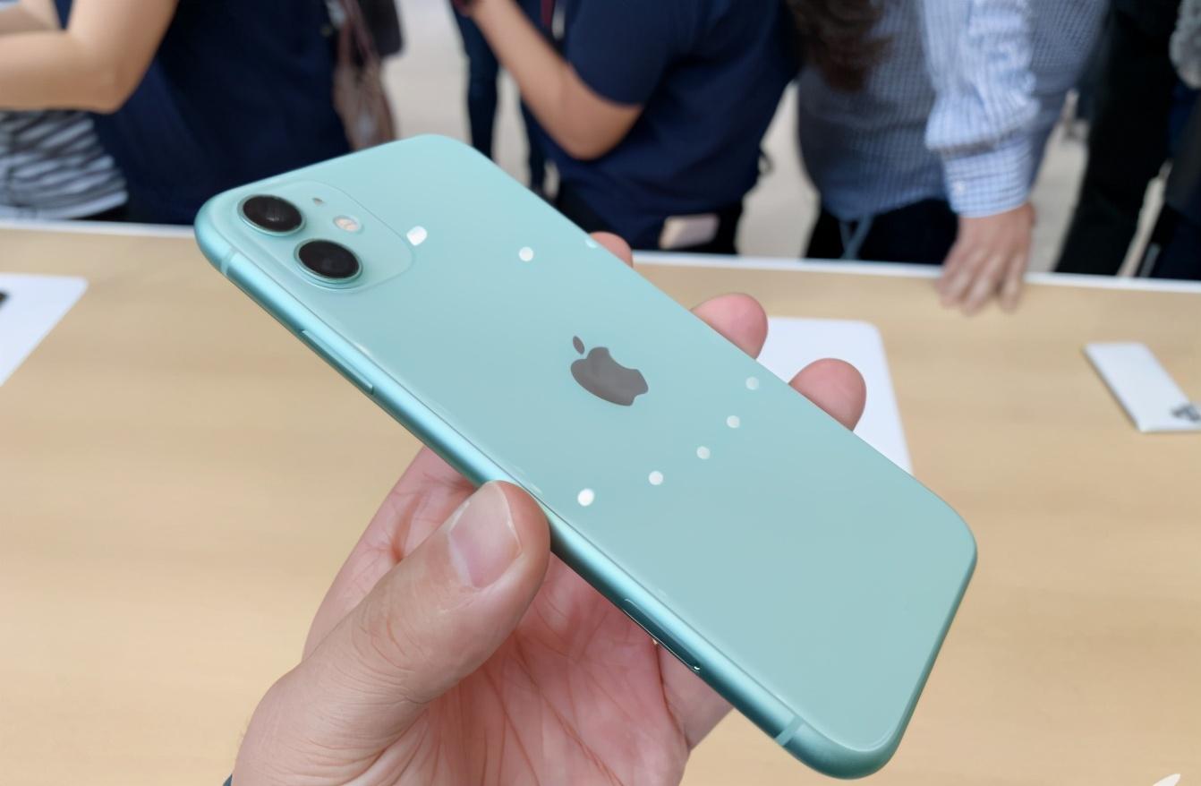 内行人的中肯建议，iPhone 11依旧是“香饽饽”，优缺点有一说一