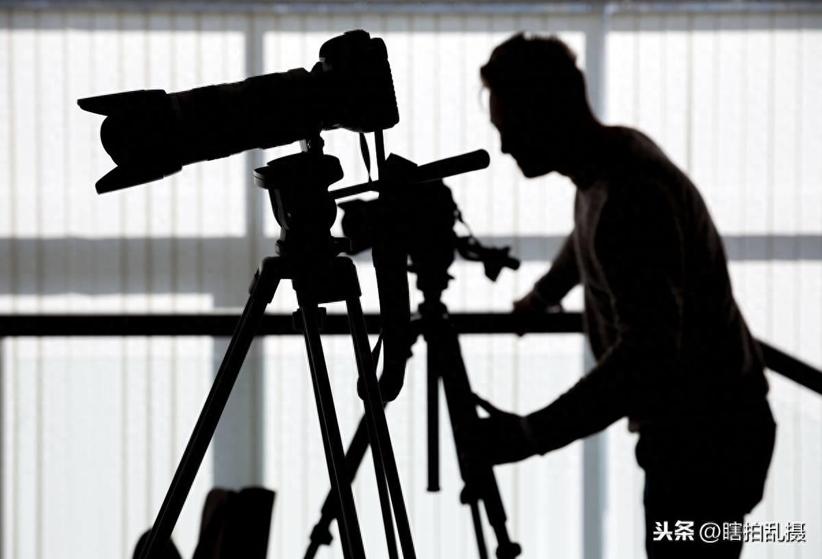 我的摄影装备：一部廉价双摄手机，一台10年入门老单反