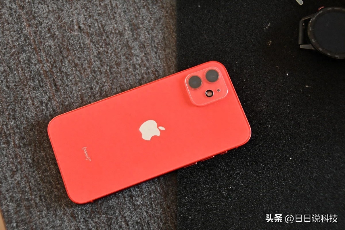 从6299跌至2429，iPhone12跌至史低价，二手95新+苹果A14