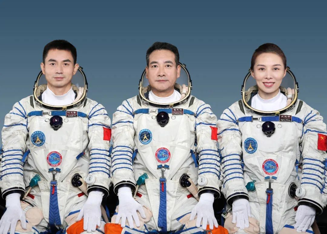 神舟十三号3名航天员6个月的饮食多丰富，为啥不能吃烧烤和火锅？